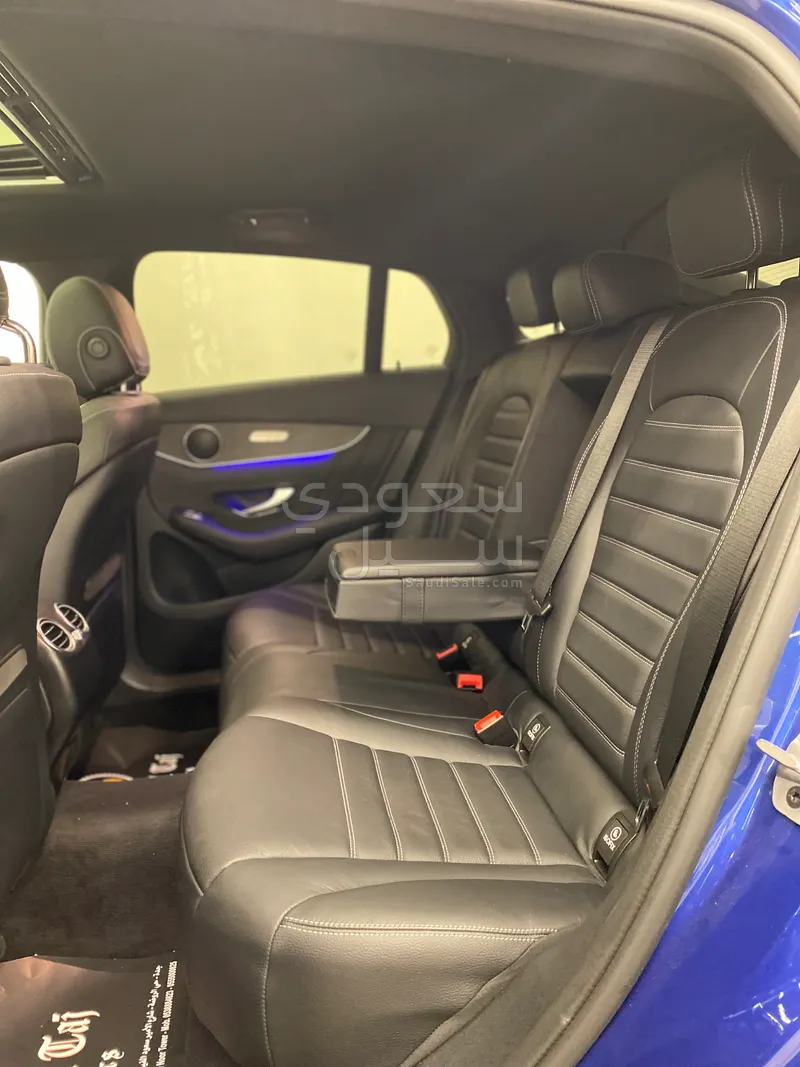 2023 مرسيدس - بنز جي إل سي 300 كوبيه