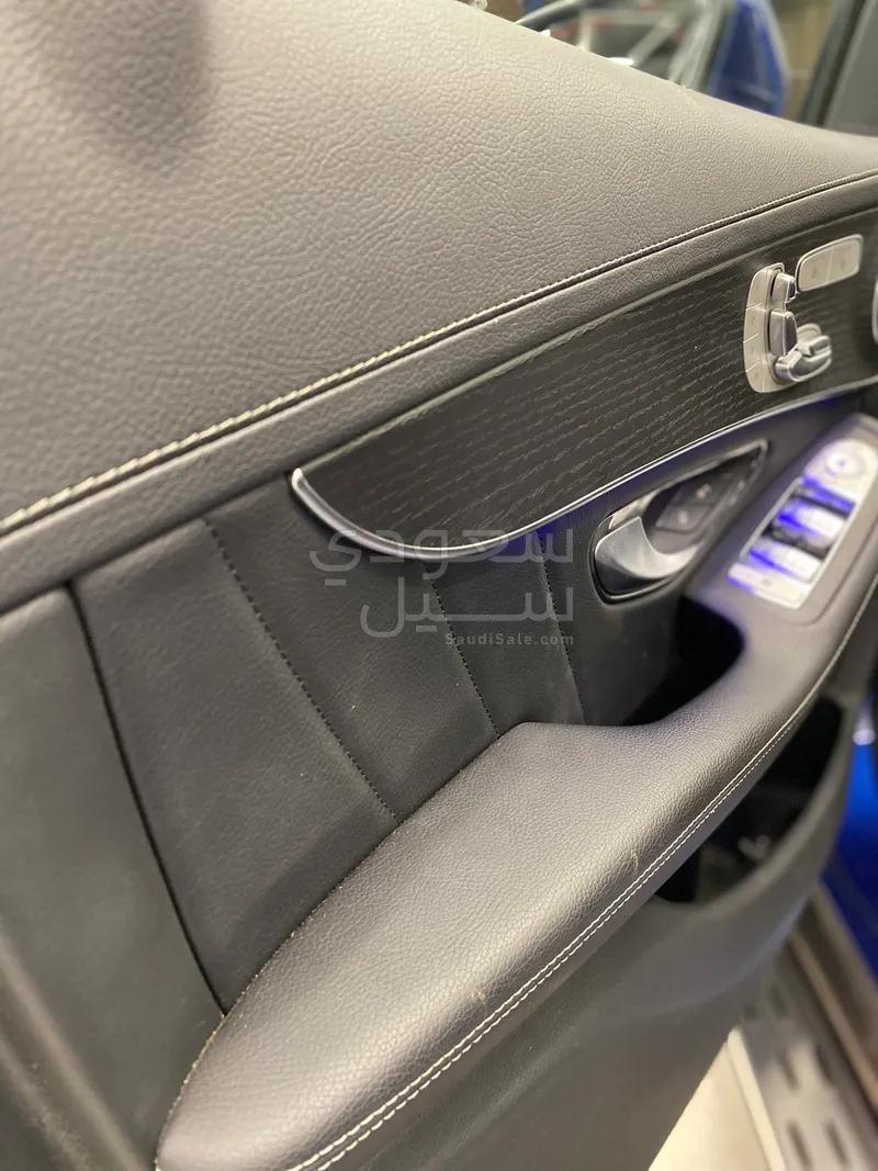 2023 مرسيدس - بنز جي إل سي 300 كوبيه