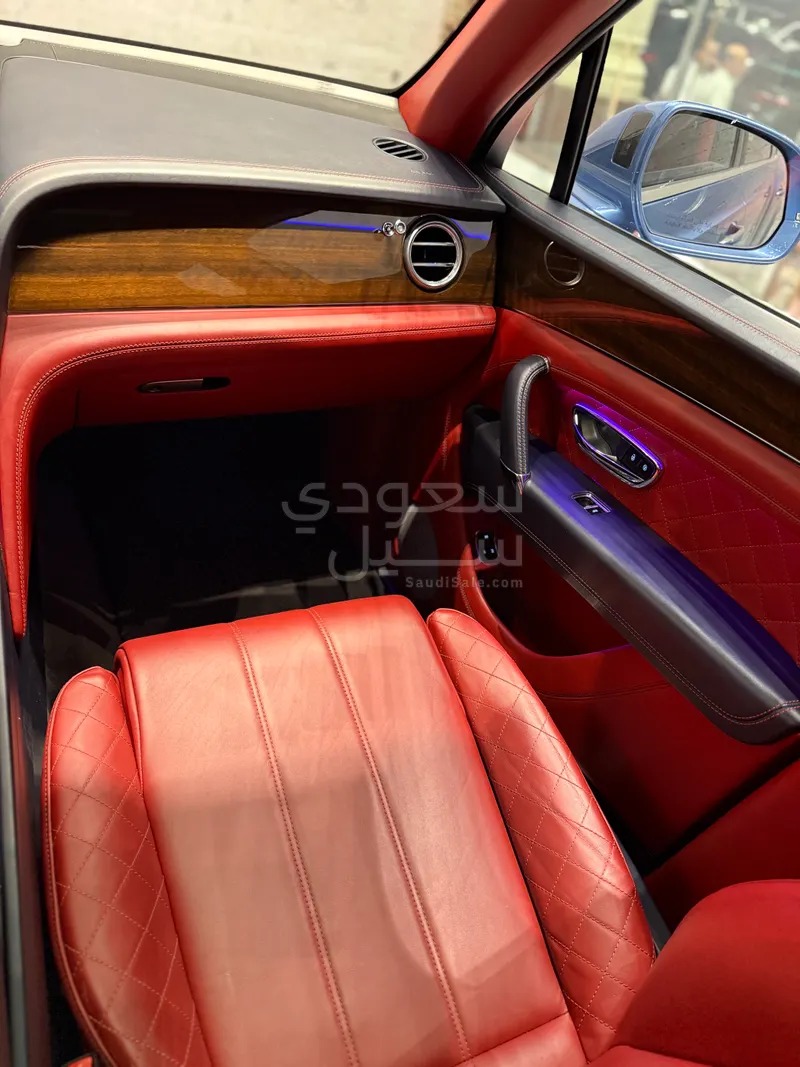 2018 بنتلي بنتايجا