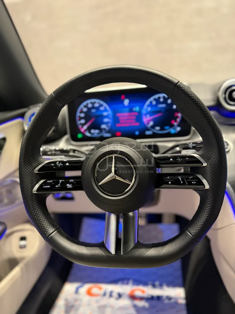 2025 مرسيدس - بنز سي إل إي 300