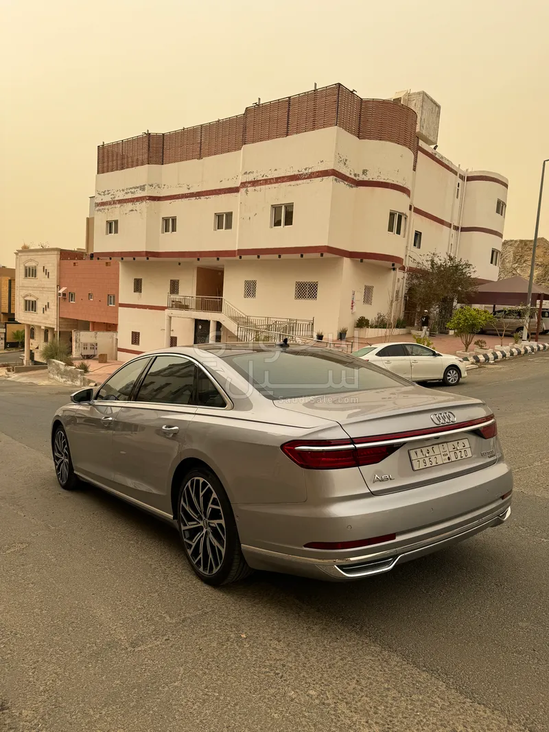 2020 اودي اي 8 ال 55تي اف اس أي