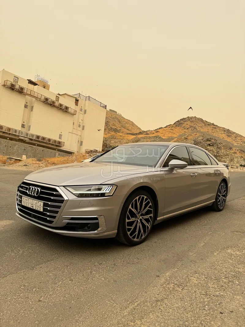 2020 اودي اي 8 ال 55تي اف اس أي