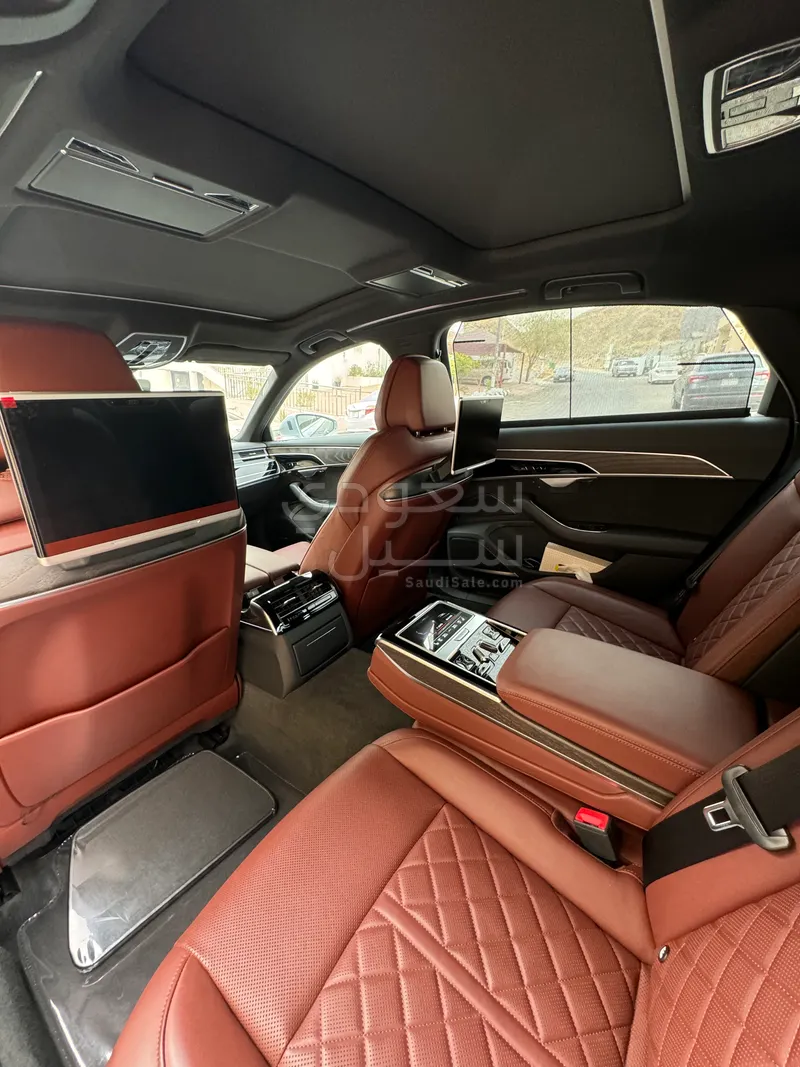 2020 اودي اي 8 ال 55تي اف اس أي