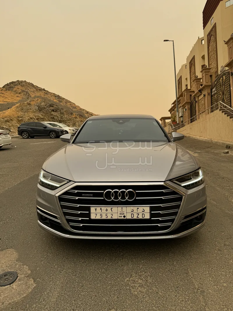 2020 اودي اي 8 ال 55تي اف اس أي