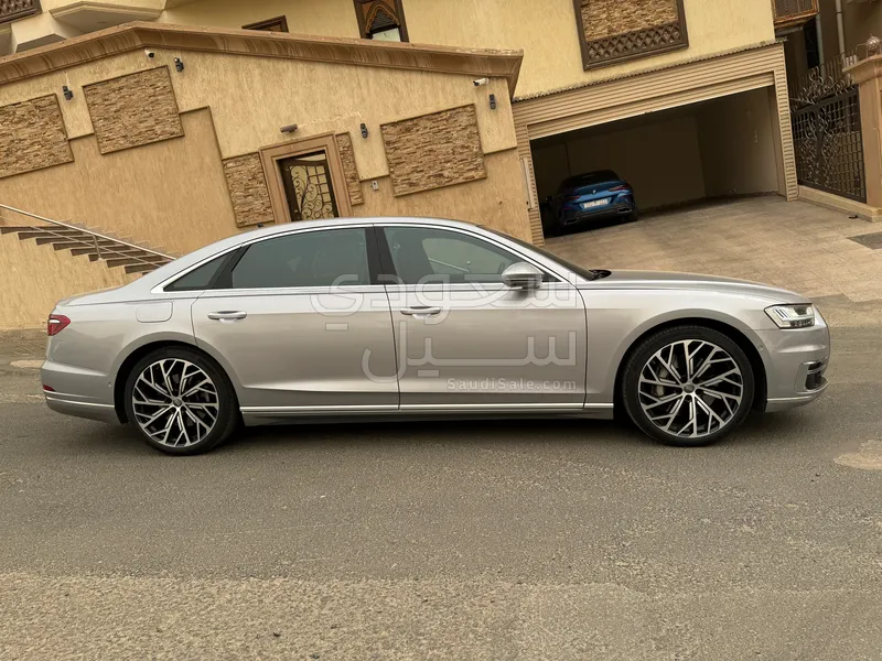 2020 اودي اي 8 ال 55تي اف اس أي