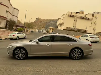 2020 اودي اي 8 ال 55تي اف اس أي