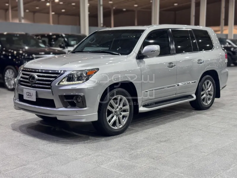 2013 لكزس إل إكس 570