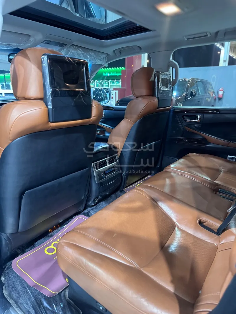 2013 لكزس إل إكس 570