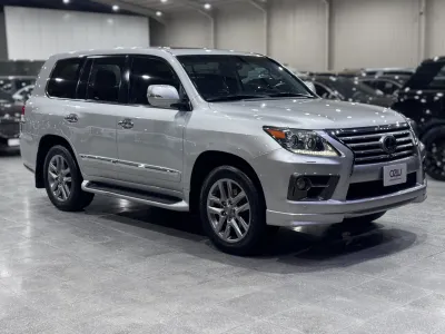 2013 لكزس إل إكس 570