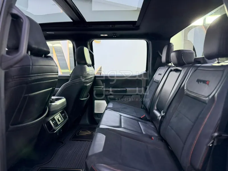 2025 فورد اف 150 رابتور ار