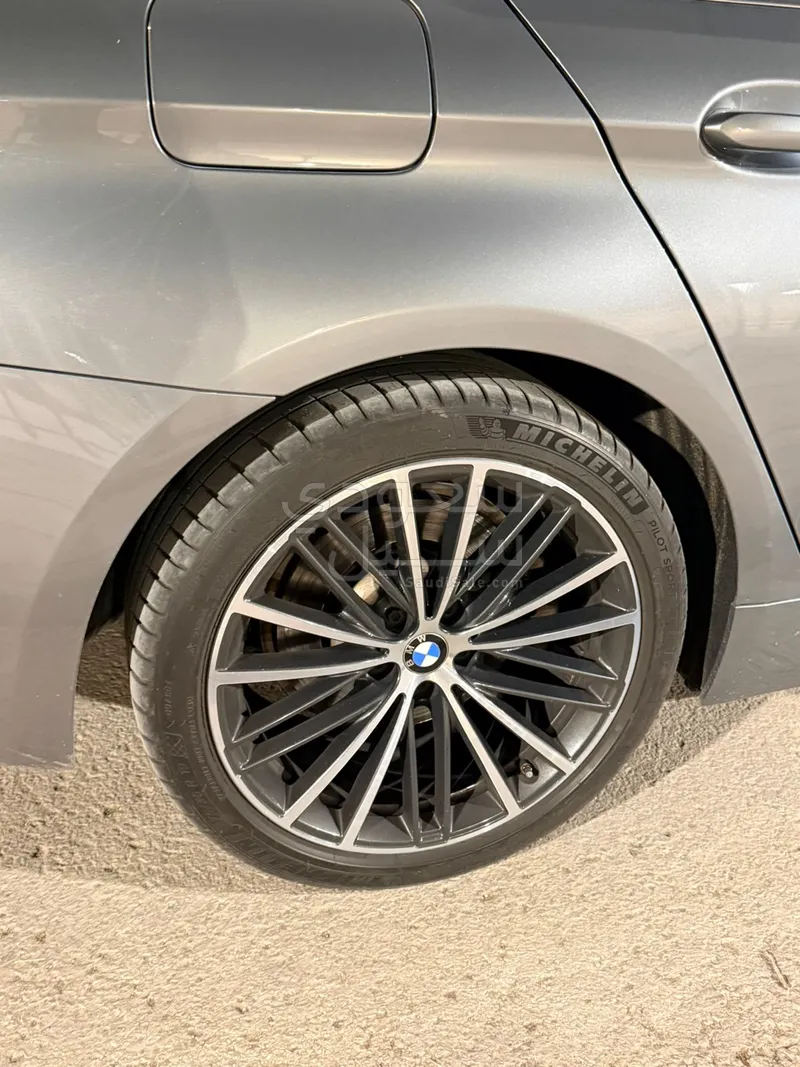 2023 بي ام دبليو الفئة الخامسة 520 أي