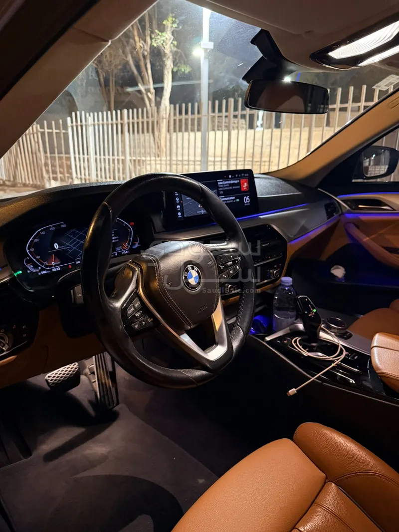 2023 بي ام دبليو الفئة الخامسة 520 أي