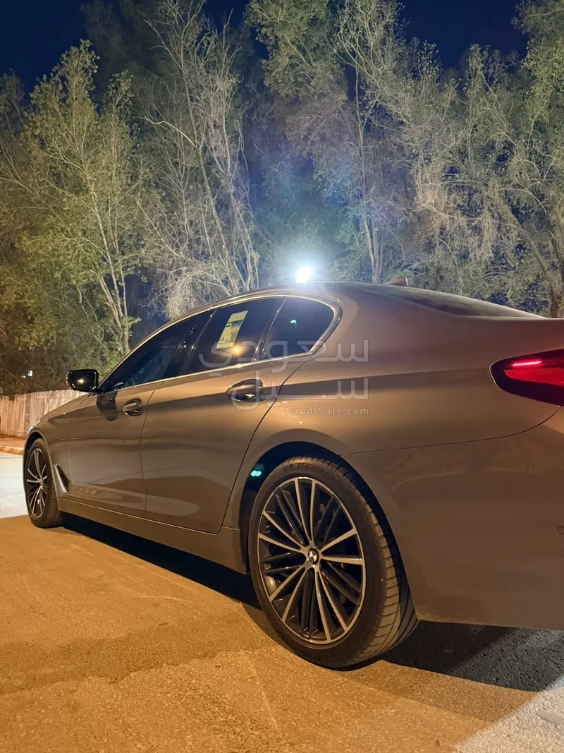 2023 بي ام دبليو الفئة الخامسة 520 أي