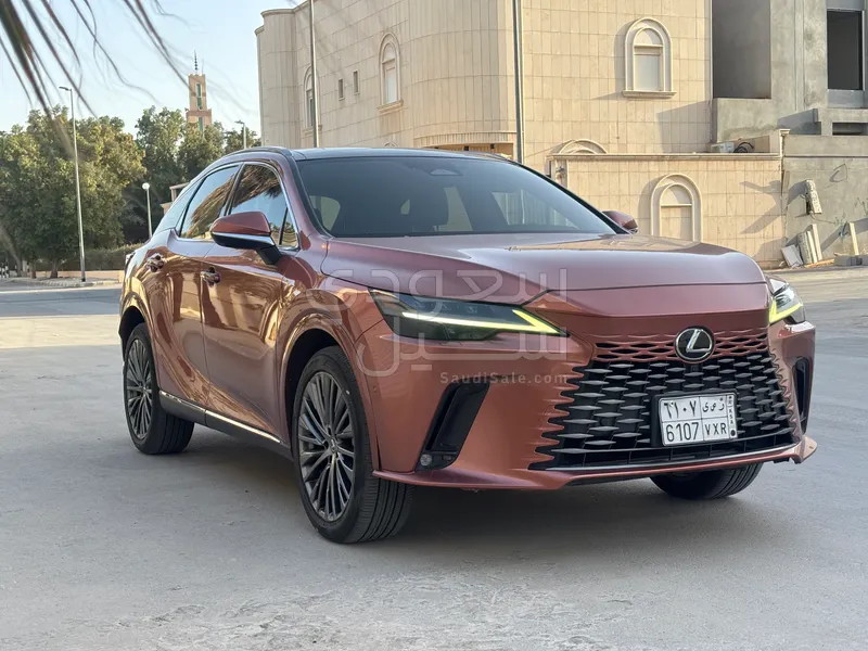 2023 لكزس أر إكس 350