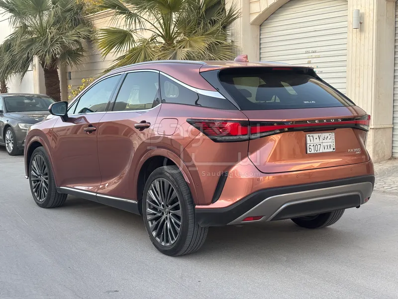 2023 لكزس أر إكس 350