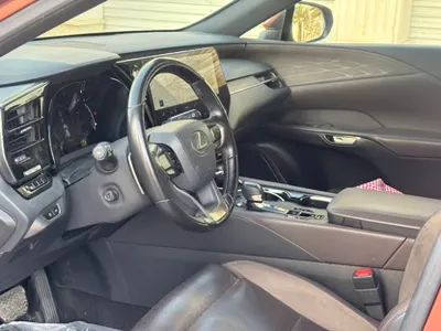 2023 لكزس أر إكس 350