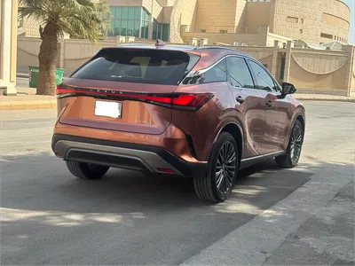 2023 لكزس أر إكس 350