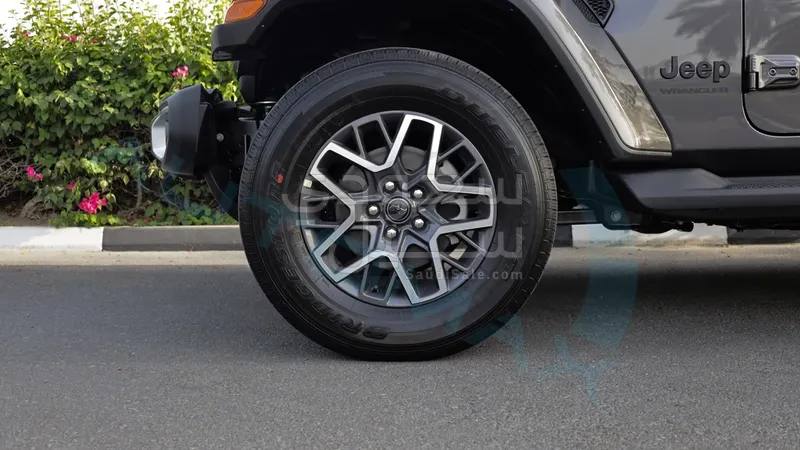 2025 جييب رانجلر صحارى