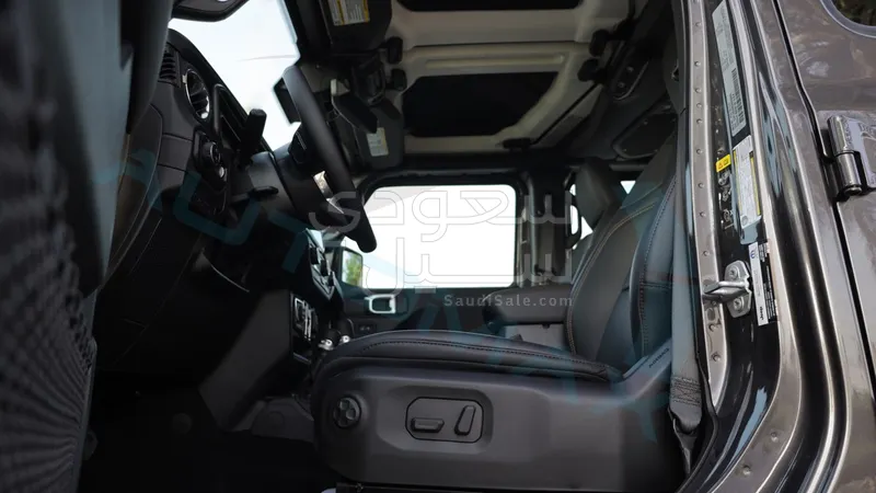 2025 جييب رانجلر صحارى