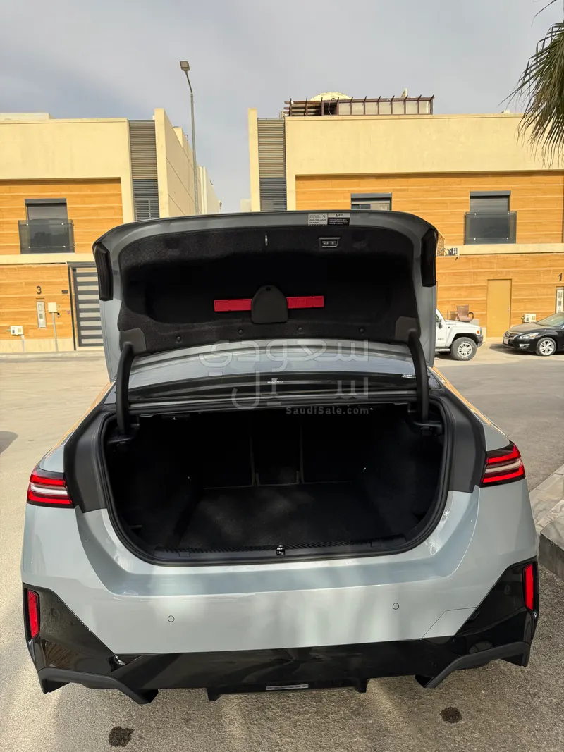 2024 BMW 5 Series 520i Mkit