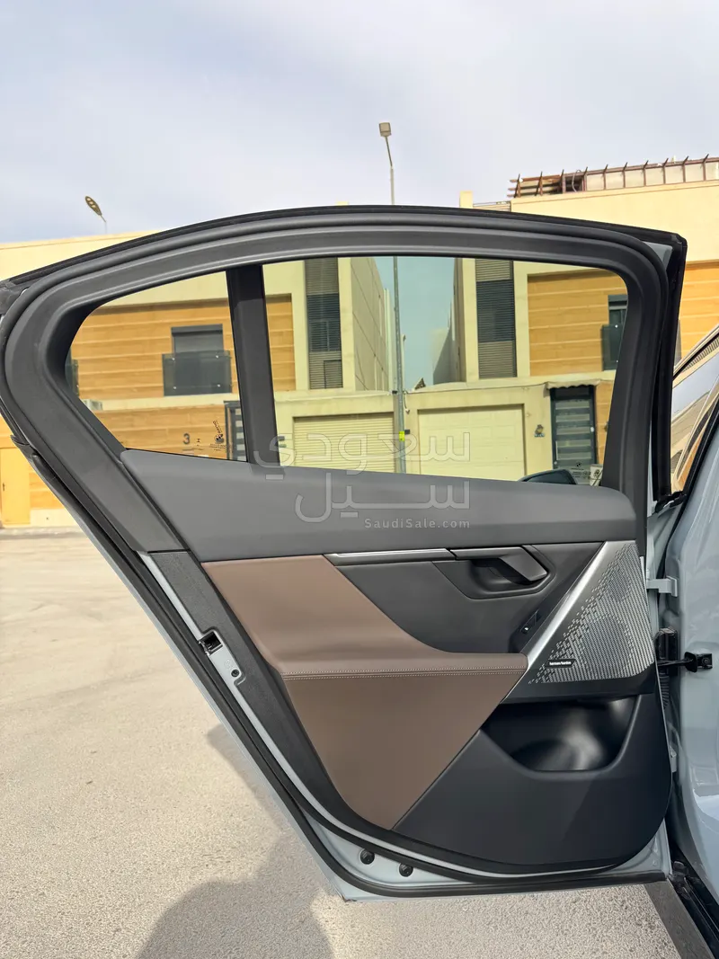 2024 BMW 5 Series 520i Mkit