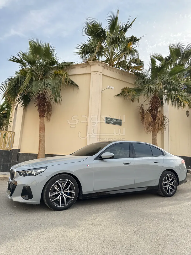 2024 BMW 5 Series 520i Mkit