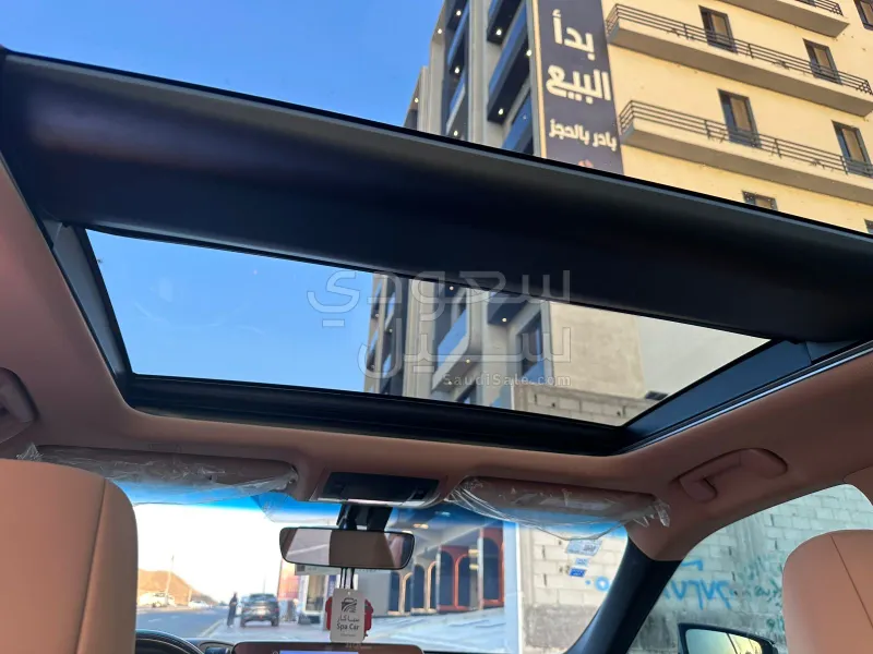 2022 لكزس إي إس 350