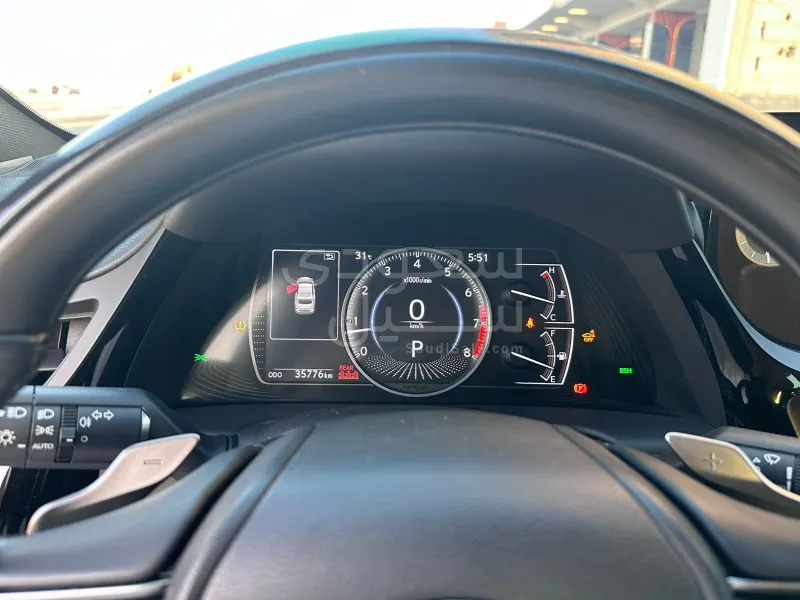 2022 لكزس إي إس 350