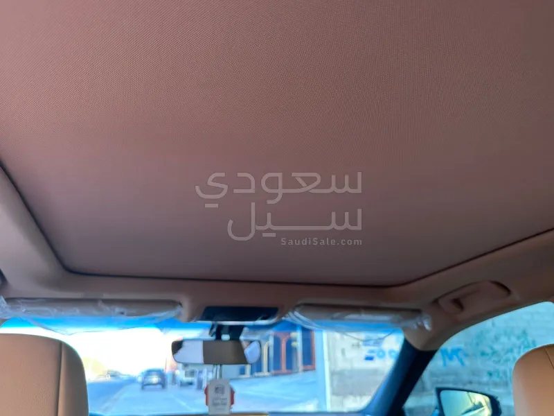 2022 لكزس إي إس 350