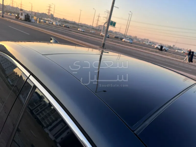 2022 لكزس إي إس 350