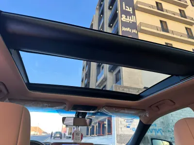 2022 لكزس إي إس 350