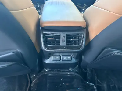 2022 لكزس إي إس 350