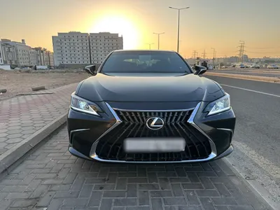 2022 لكزس إي إس 350