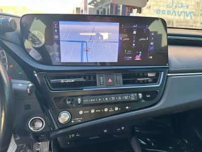 2022 لكزس إي إس 350