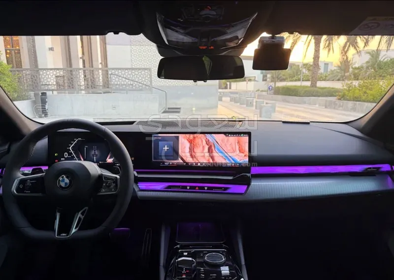 2025 بي ام دبليو الفئة الخامسة 520 أي إم كت