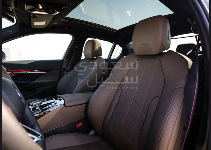 2025 بي ام دبليو الفئة الخامسة 520 أي إم كت