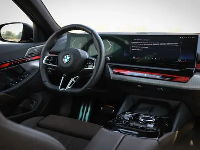 2025 بي ام دبليو الفئة الخامسة 520 أي إم كت