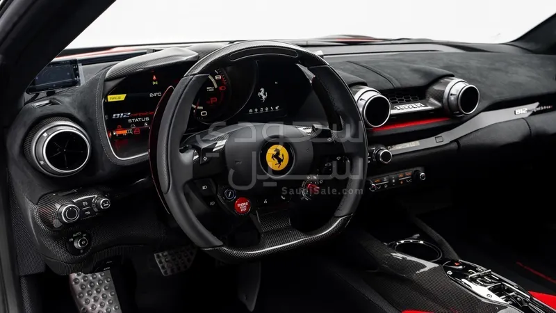 2023 فيراري 812 كومبتيزيوني