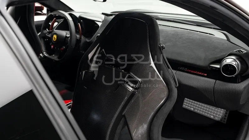 2023 فيراري 812 كومبتيزيوني
