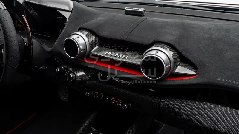 2023 فيراري 812 كومبتيزيوني