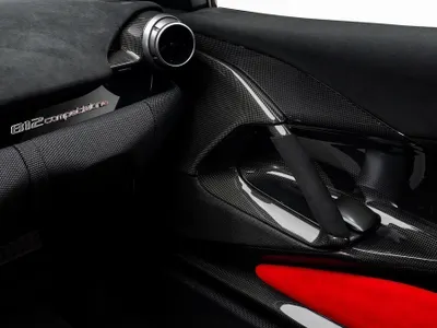 2023 فيراري 812 كومبتيزيوني