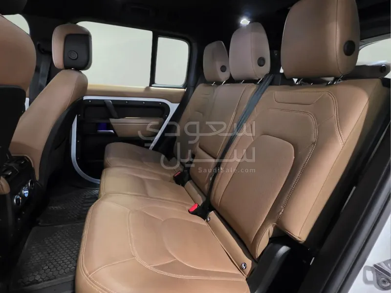 2025 لاند روفر ديفيندر اس اي