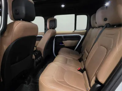 2025 لاند روفر ديفيندر اس اي