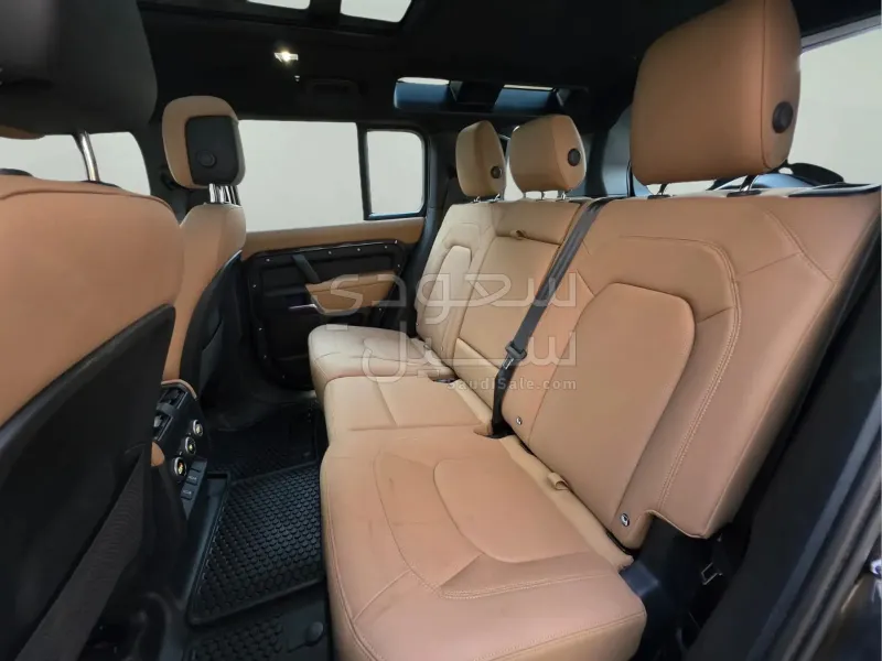 2026 لاند روفر ديفيندر اتش اس اي