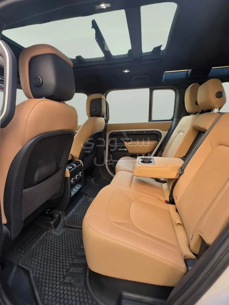 2026 لاند روفر ديفيندر اتش اس اي