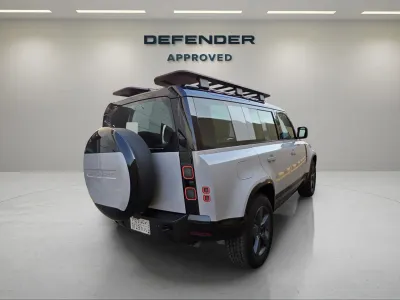 2026 لاند روفر ديفيندر اتش اس اي