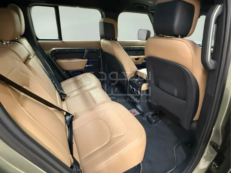 2025 لاند روفر ديفيندر اتش اس اي