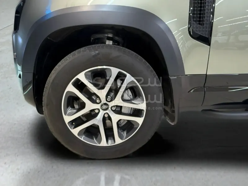 2025 لاند روفر ديفيندر اتش اس اي