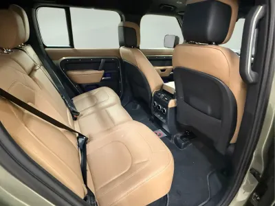 2025 لاند روفر ديفيندر اتش اس اي