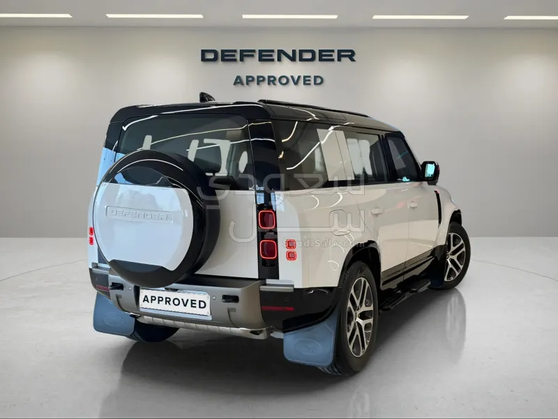 2025 لاند روفر ديفيندر اتش اس اي